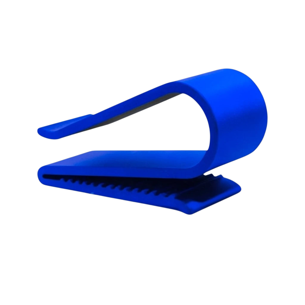 Blauer 3D-gedruckter Brillenhalter für die Sonnenblende im Fahrzeug, ideal zur sicheren Befestigung von Sonnenbrillen.