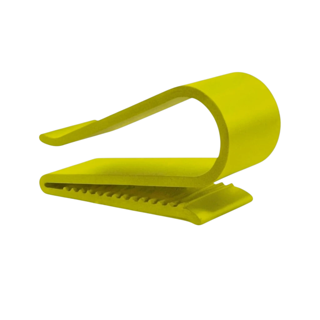Gelber 3D-gedruckter Brillenhalter für die Sonnenblende im Auto, praktischer Clip zur sicheren Aufbewahrung von Sonnenbrillen.