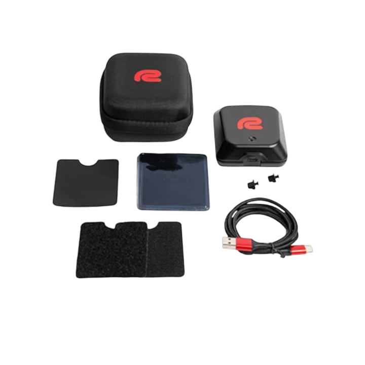 RaceBox Mini GPS Lap Timer Komplettset mit Transportcase, USB-Kabel, Klebepads und Zubehör für Motorsport, Trackdays und präzise Rundenzeitmessung.